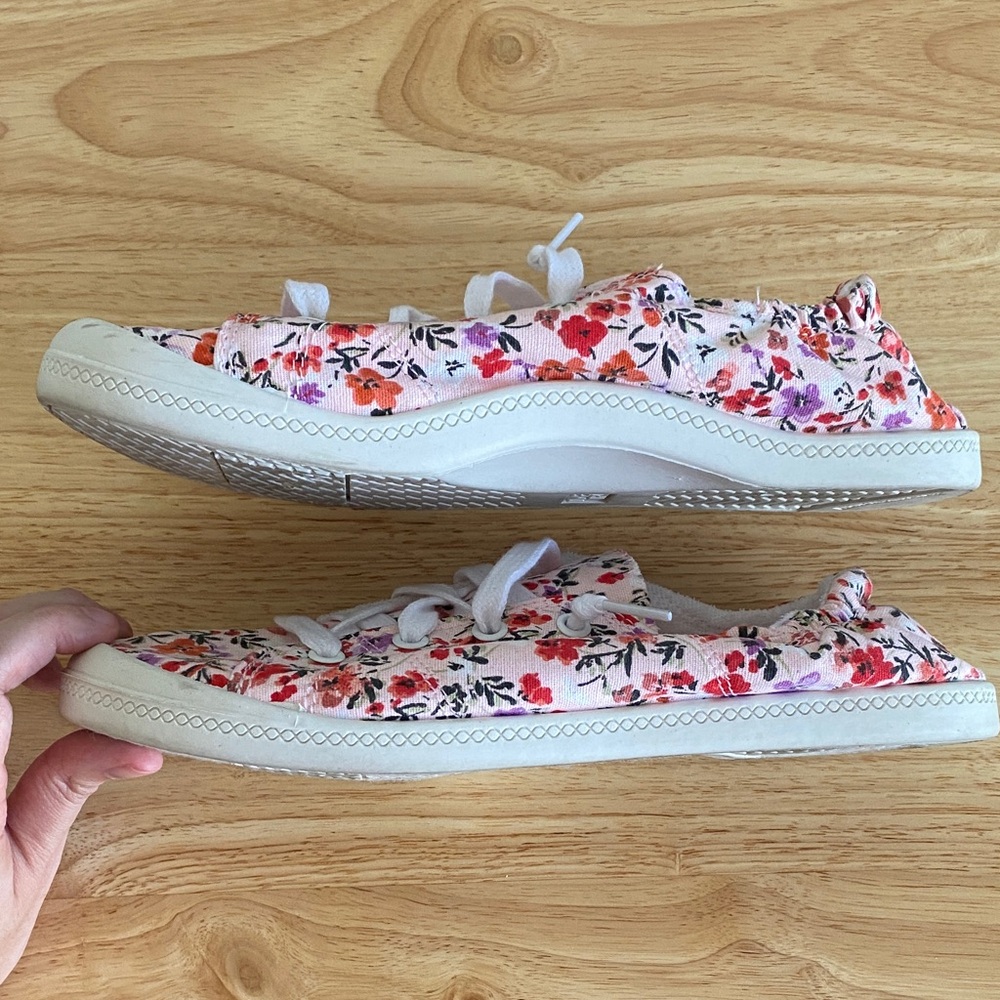 Time and Tru Women’s Floral Sneakers - Picture 9 of 11